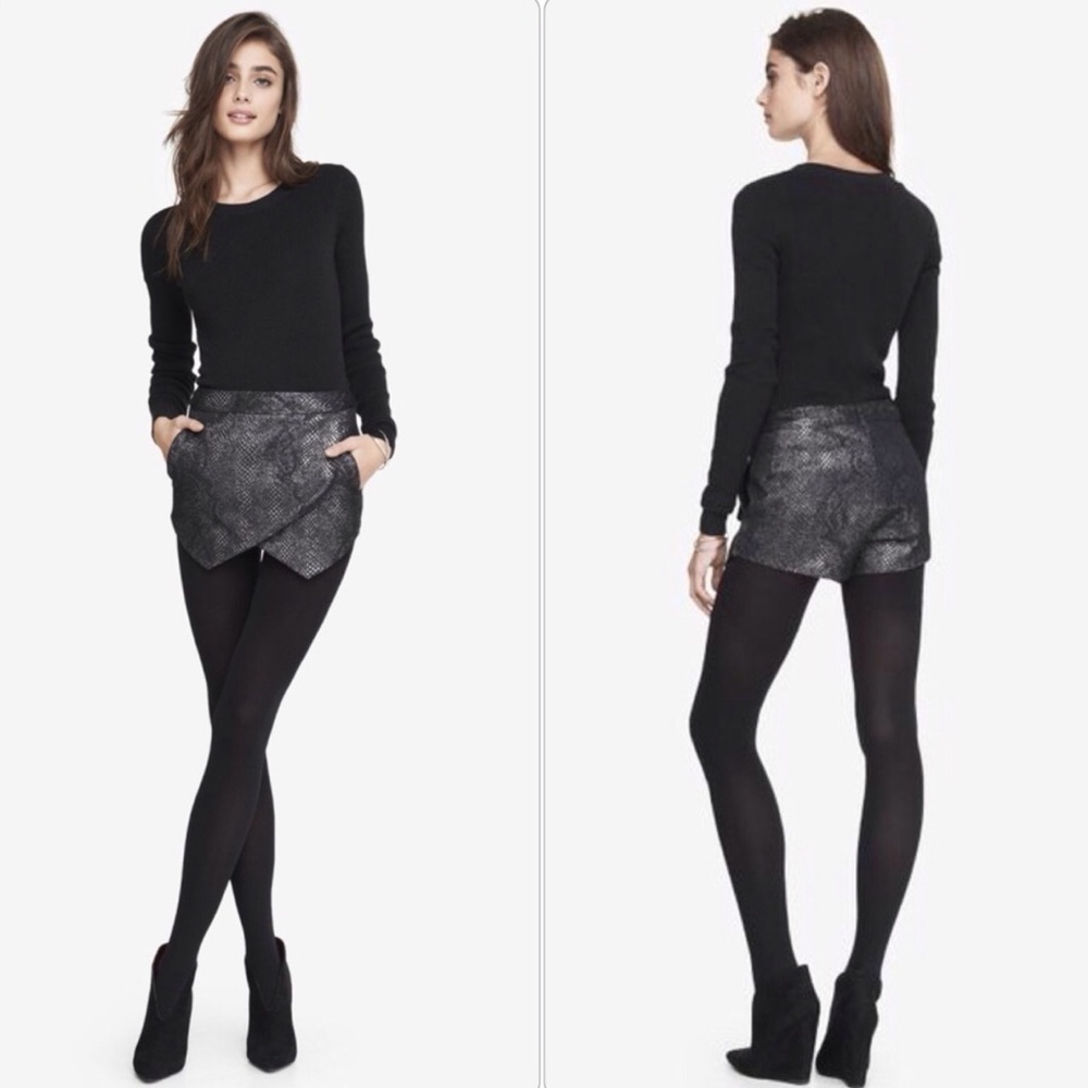 EXPRESS size 4 black snakeskin print shorts